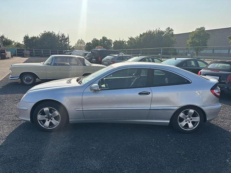 Gebraucht Mercedes C180 143 PS (105 kW) 2004 Silber Coupé