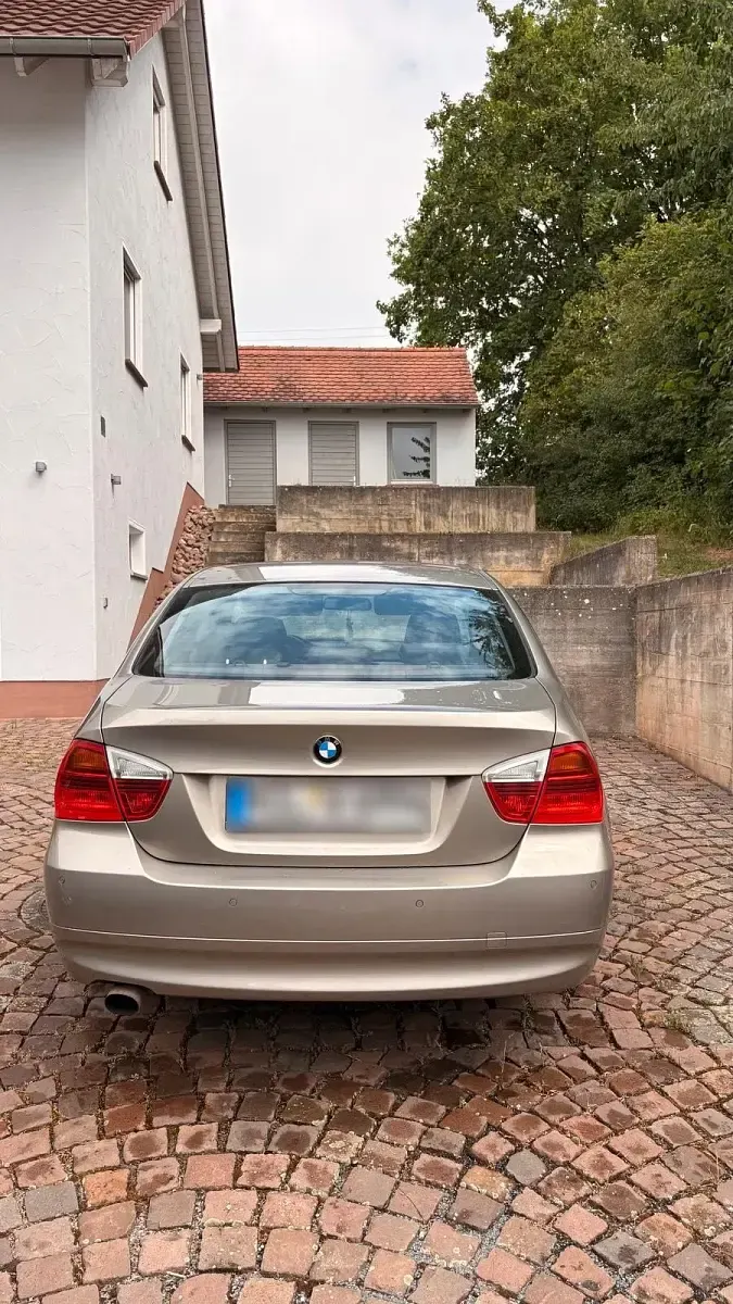 Gebraucht BMW 320 150 PS (110 kW) 2007 Gold Limousine