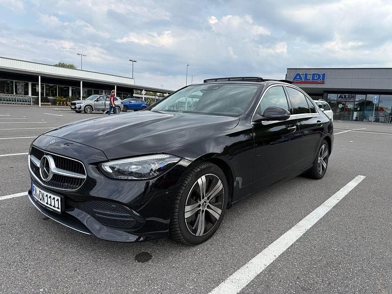 Schwarz Gebraucht 2023 Mercedes C300 Limousine | 40.900 € (Fairer Preis) - Bild 1/4