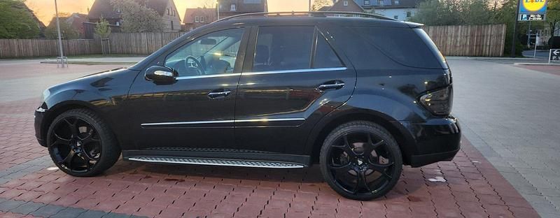 Schwarz Gebraucht 2006 Mercedes ML500 SUV | 8.000 € - Bild 1/4