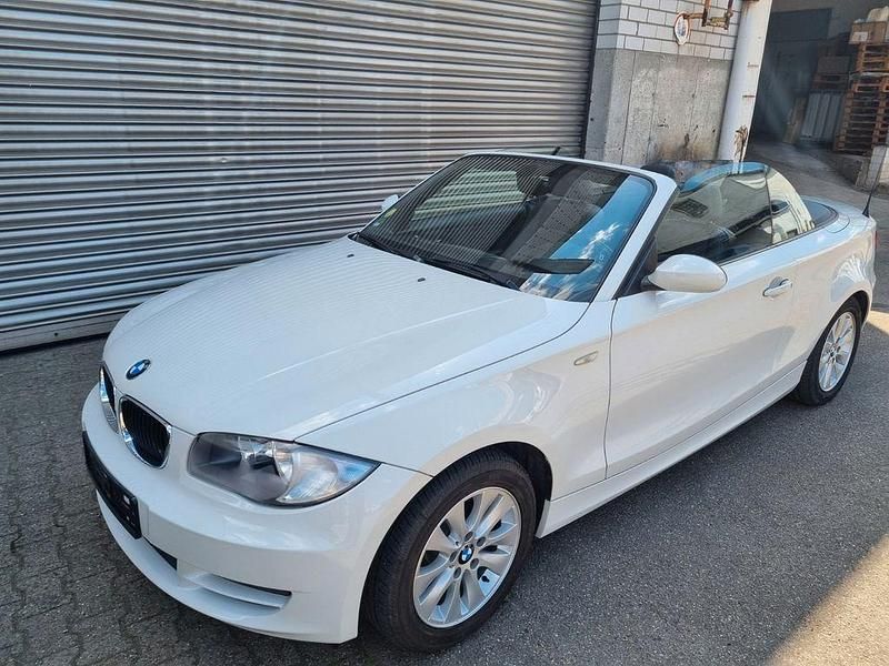 Weiß Gebraucht 2009 BMW 118 Cabriolet Cabrio | 9.799 € (Fairer Preis) - Bild 1/4