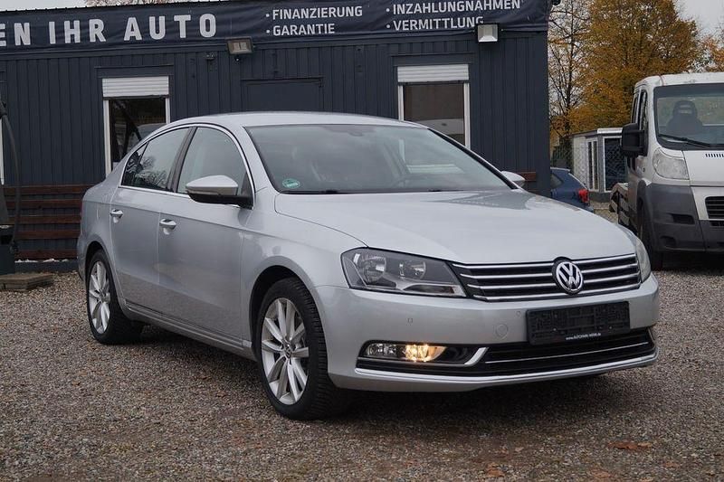 Silber Gebraucht 2012 VW Passat Highline Limousine | 10.500 € (Fairer Preis) - Bild 1/4