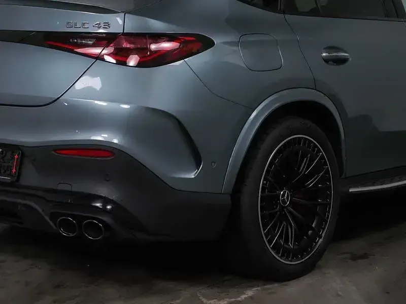 Gebraucht Mercedes GLC43 AMG Premium Plus 421 PS (309 kW) 2024 Grün Limousine