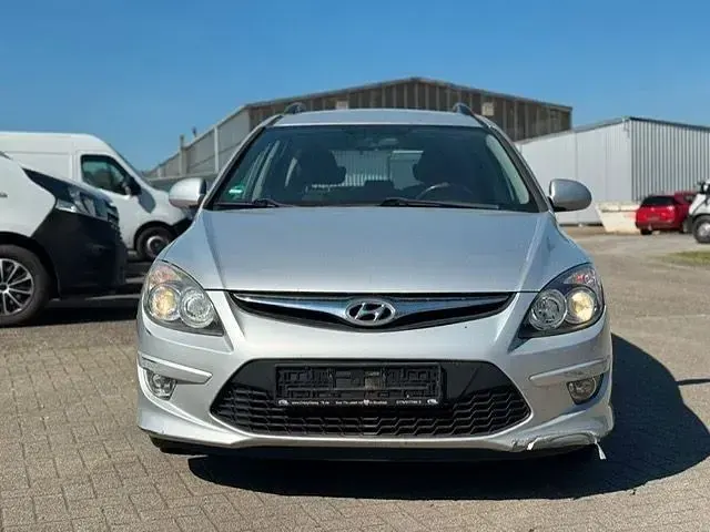 Usado Hyundai i30 Classic 109 CV (80 kW) 2010 Plateado Familiar