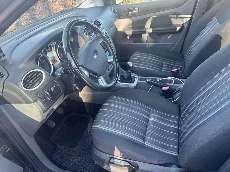 Second-hand Ford Focus Style 101 CP (74 kW) 2008 Albastru Berlinǎ