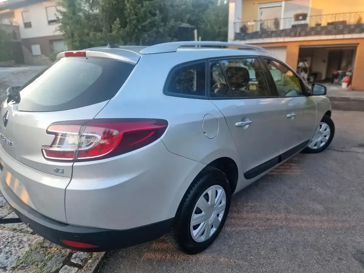 Gebraucht Renault Mégane GrandTour 110 PS (80 kW) 2012 Silber Kombi