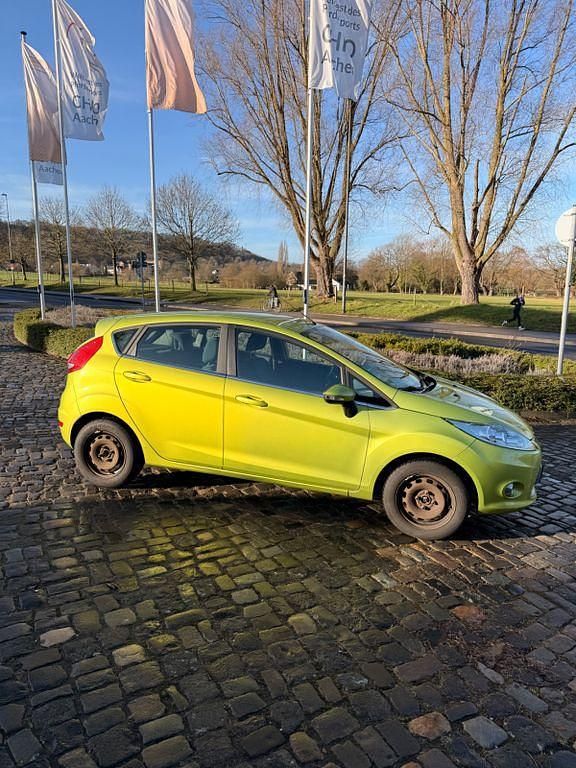 Gebraucht Ford Fiesta Titanium 82 PS (60 kW) 2010 Grün Kleinwagen