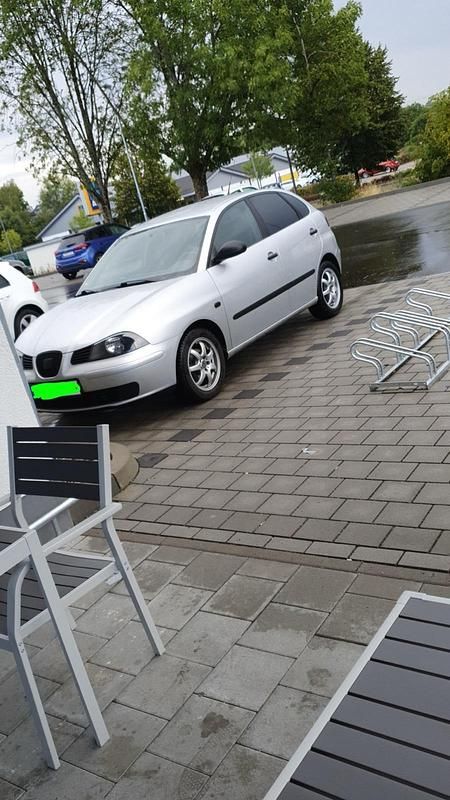 Silber Gebraucht 2004 Seat Ibiza Kleinwagen | 2.500 € (Teuer) - Bild 1/4