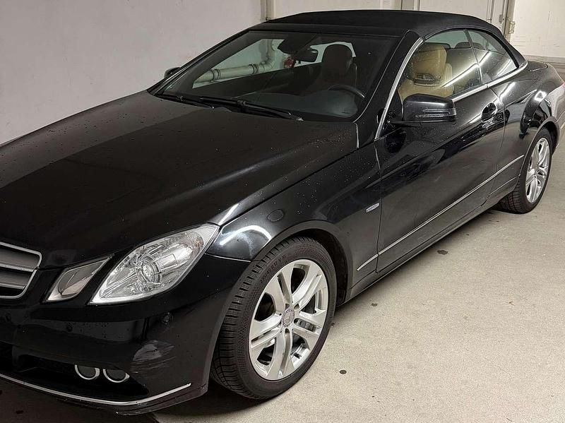 Gebraucht Mercedes E200 Elegance 184 PS (135 kW) 2012 Schwarz Cabrio