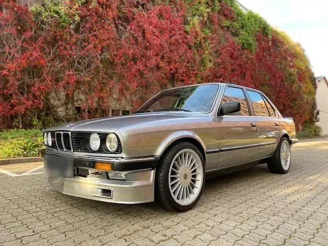 Gebraucht BMW 320 129 PS (94 kW) 1986 Silber Limousine