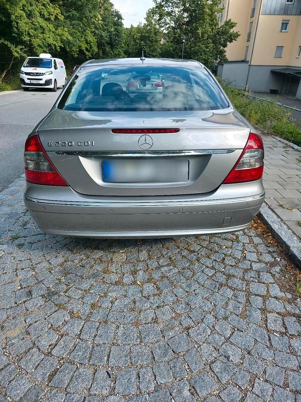 Gebraucht Mercedes E220 Elegance 170 PS (125 kW) 2007 Grau Limousine
