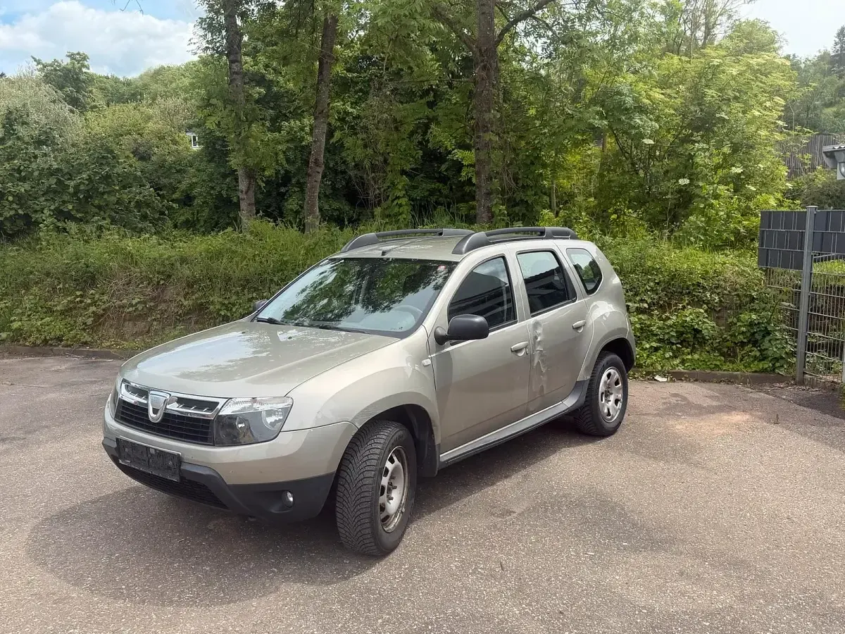 Używany Dacia Duster Lauréate 110 KM (80 kW) 2010 Złoty SUV