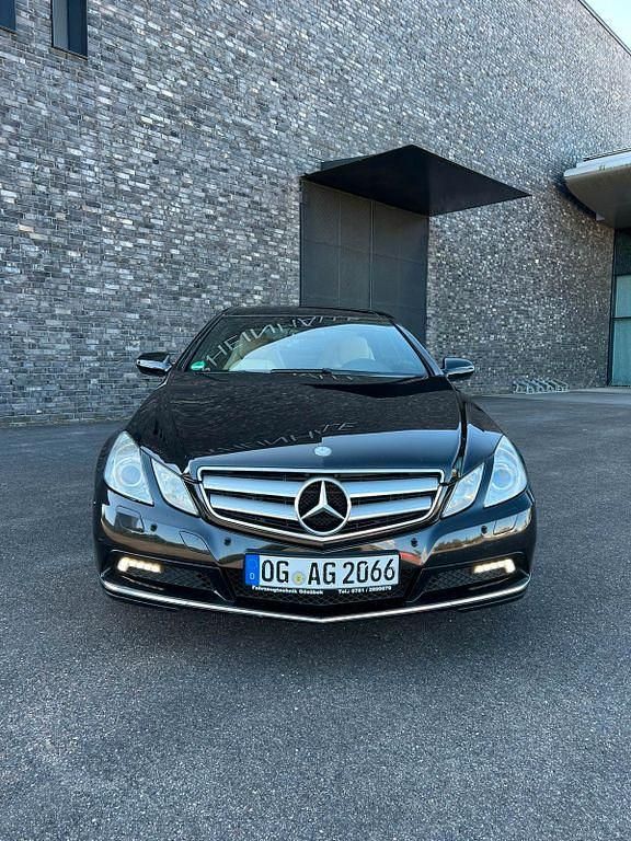 Gebraucht Mercedes E350 231 PS (169 kW) 2009 Schwarz Coupé