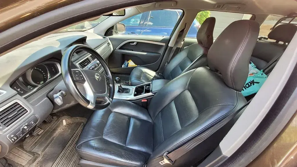 Gebraucht Volvo V70 Summum 179 PS (131 kW) 2013 Braun Kombi