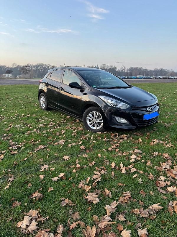 Schwarz Gebraucht 2014 Hyundai i30 Limousine | 6.250 € (Fairer Preis) - Bild 1/4