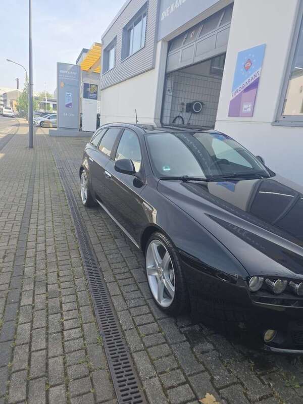 Schwarz Gebraucht 2010 Alfa Romeo Spider Cabrio | 3.950 € - Bild 1/4