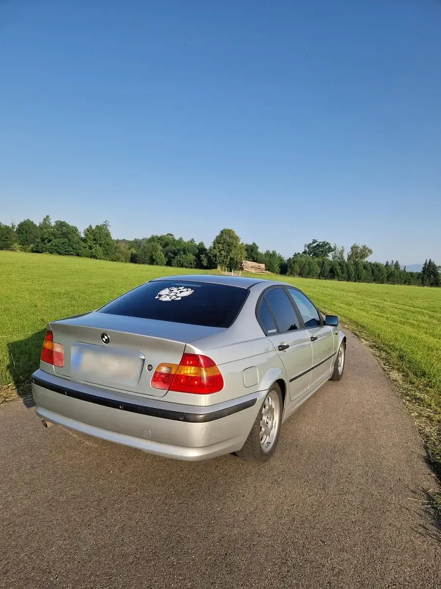 Gebraucht BMW 318 143 PS (105 kW) 2001 Silber Limousine