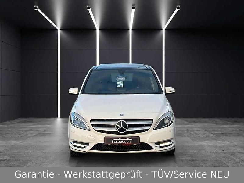 Gebraucht Mercedes B180 122 PS (89 kW) 2012 Weiß Van / Kleinbus