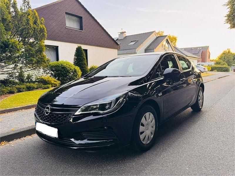 Schwarz Gebraucht 2016 Opel Astra Limousine | 5.999 € (Guter Preis) - Bild 1/4