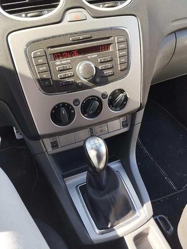Usata Ford Focus 101 CV (74 kW) 2011 Nero Station wagon