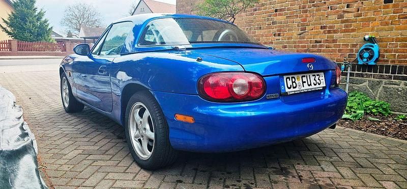 Gebraucht Mazda MX5 110 PS (80 kW) 2002 Blau Cabrio
