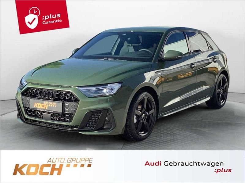 Distriktgrün metallic Gebraucht 2025 Audi A1 S-Line Kleinwagen | 29.390 € (Etwas zu teuer) - Bild 1/2