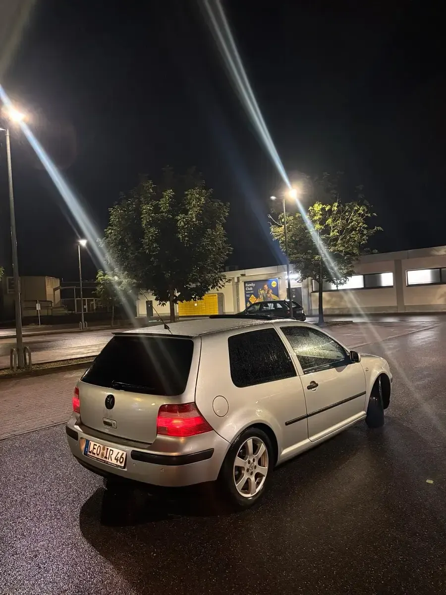 Gebraucht VW Golf IV 105 PS (77 kW) 2003 Silber Kleinwagen