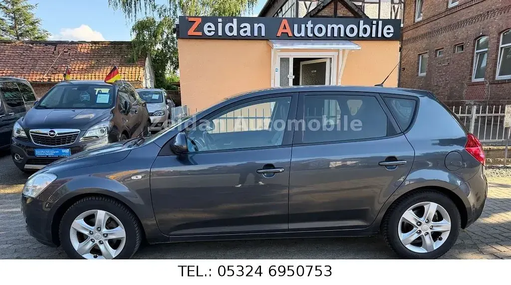 Gebraucht Kia Ceed 109 PS (80 kW) 2009 Grau Kleinwagen