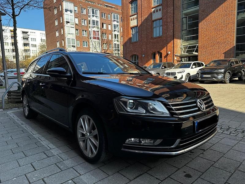Gebraucht VW Passat Highline 140 PS (102 kW) 2012 Schwarz Kombi