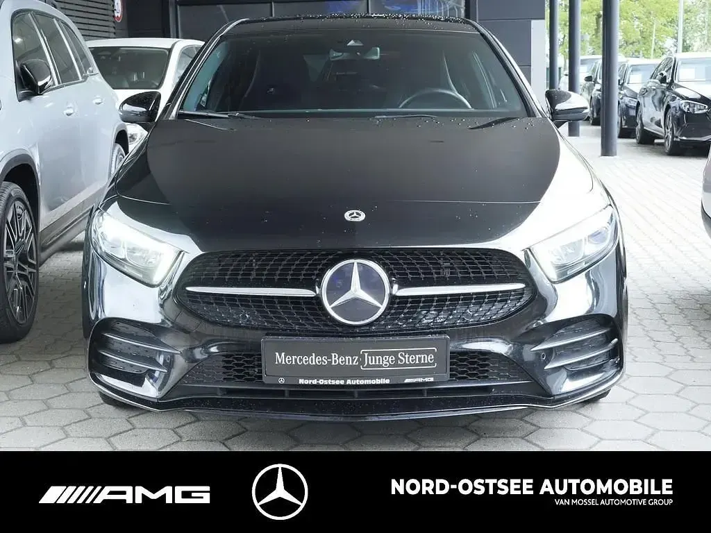 Gebraucht Mercedes A250 Edition 160 PS (117 kW) 2022 Unilack nachtschwarz Limousine