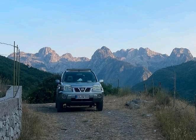 Silber Gebraucht 2002 Nissan X-Trail SUV | 900 € (Superpreis) - Bild 1/4