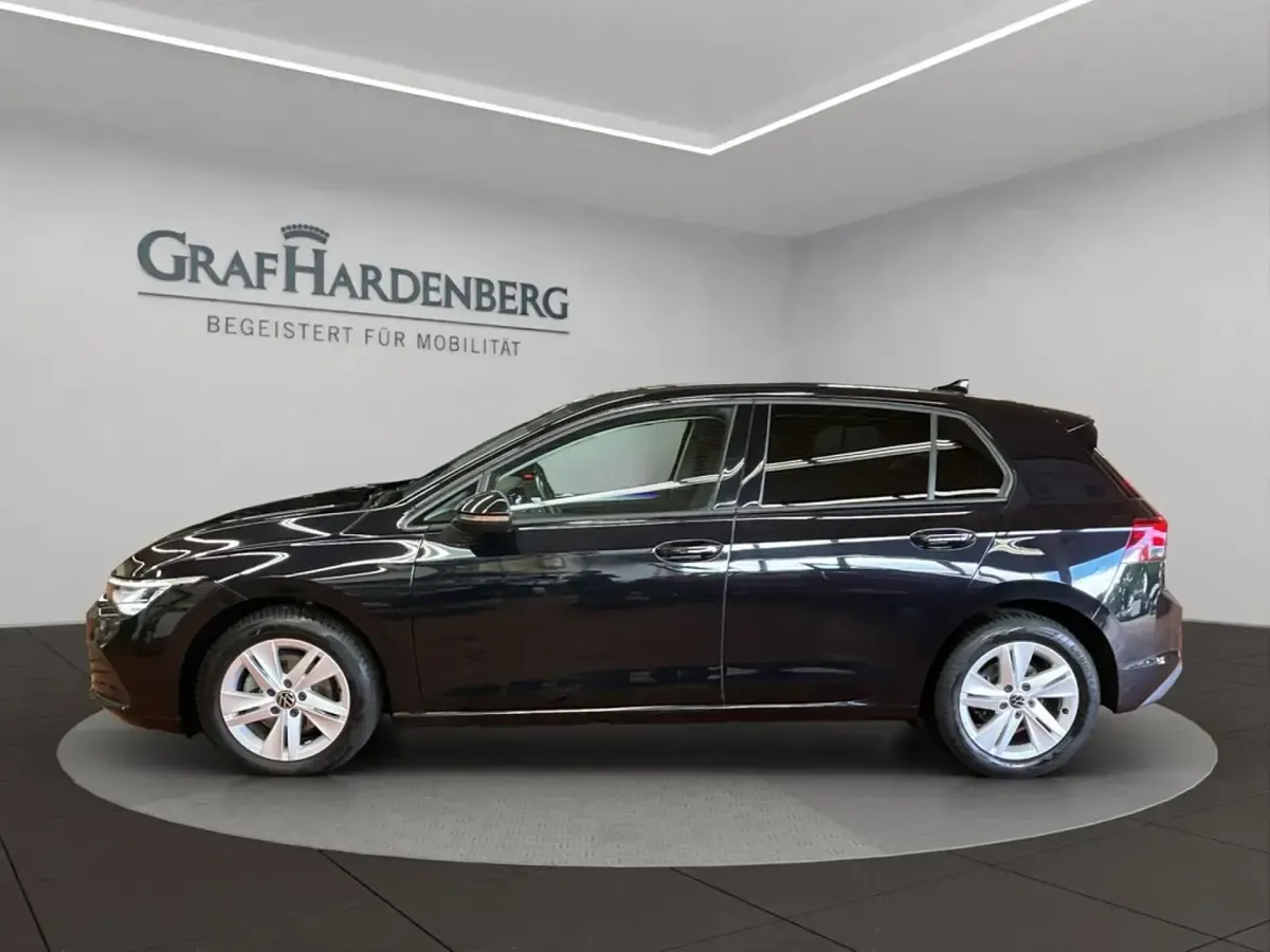 Gebraucht VW Golf VIII Life 150 PS (110 kW) 2021 Schwarz Limousine