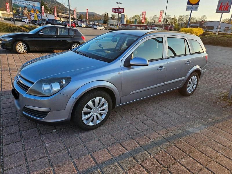 Gebraucht Opel Astra 101 PS (74 kW) 2005 Silber Kombi