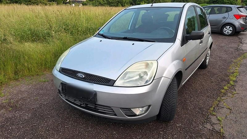 Silber Gebraucht 2005 Ford Fiesta Kleinwagen | 2.000 € (Fairer Preis) - Bild 1/4