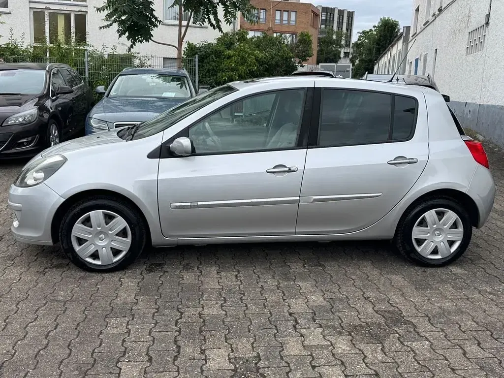 Gebraucht Renault Clio III Initiale 111 PS (81 kW) 2007 Silber Limousine