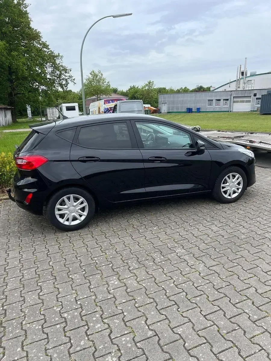 Używany Ford Fiesta Cool & Connect 101 KM (74 kW) 2018 Czarny Hatchback