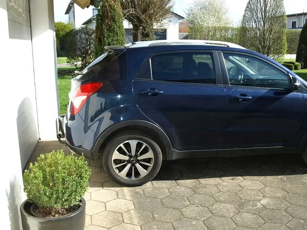 Gebraucht SsangYong Korando 175 PS (128 kW) 2015 Blau SUV