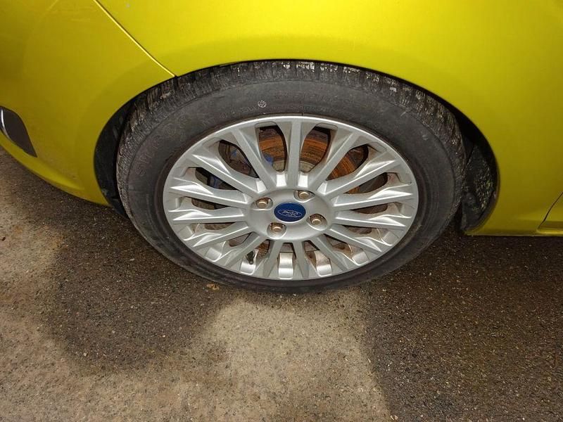 Gebraucht Ford Fiesta Titanium 101 PS (74 kW) 2013 Gelb Kleinwagen