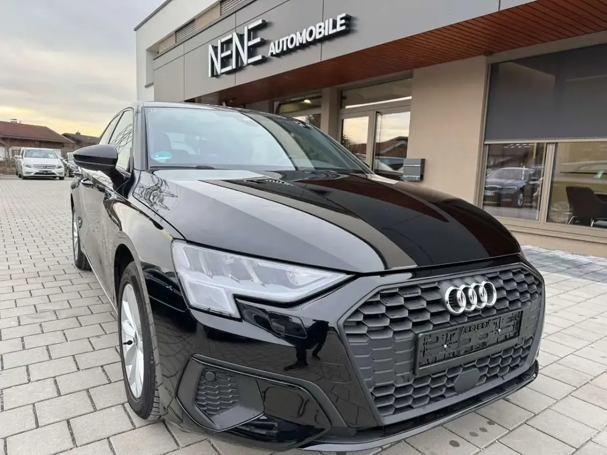 Gebraucht Audi A3 Ambiente 110 PS (80 kW) 2023 Schwarz Limousine