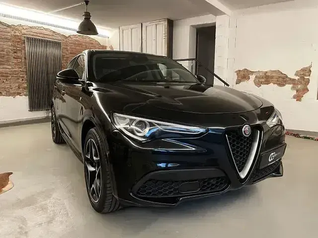 Gebraucht Alfa Romeo Stelvio Lusso 285 PS (209 kW) 2021 Schwarz SUV