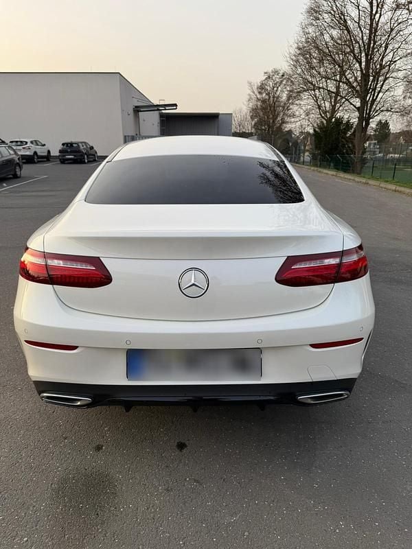 Gebraucht Mercedes E220 194 PS (142 kW) 2020 Weiß Coupé