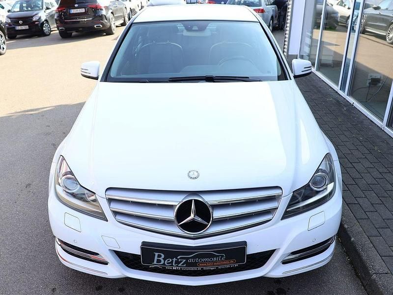 Gebraucht Mercedes C180 156 PS (114 kW) 2013 Weiß Limousine