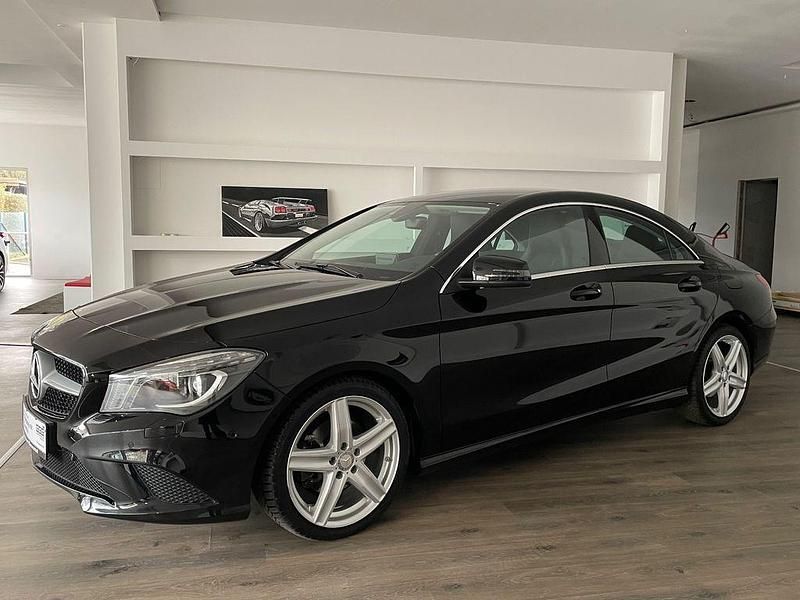 Gebraucht Mercedes CLA180 Urban 122 PS (89 kW) 2014 Schwarz Limousine