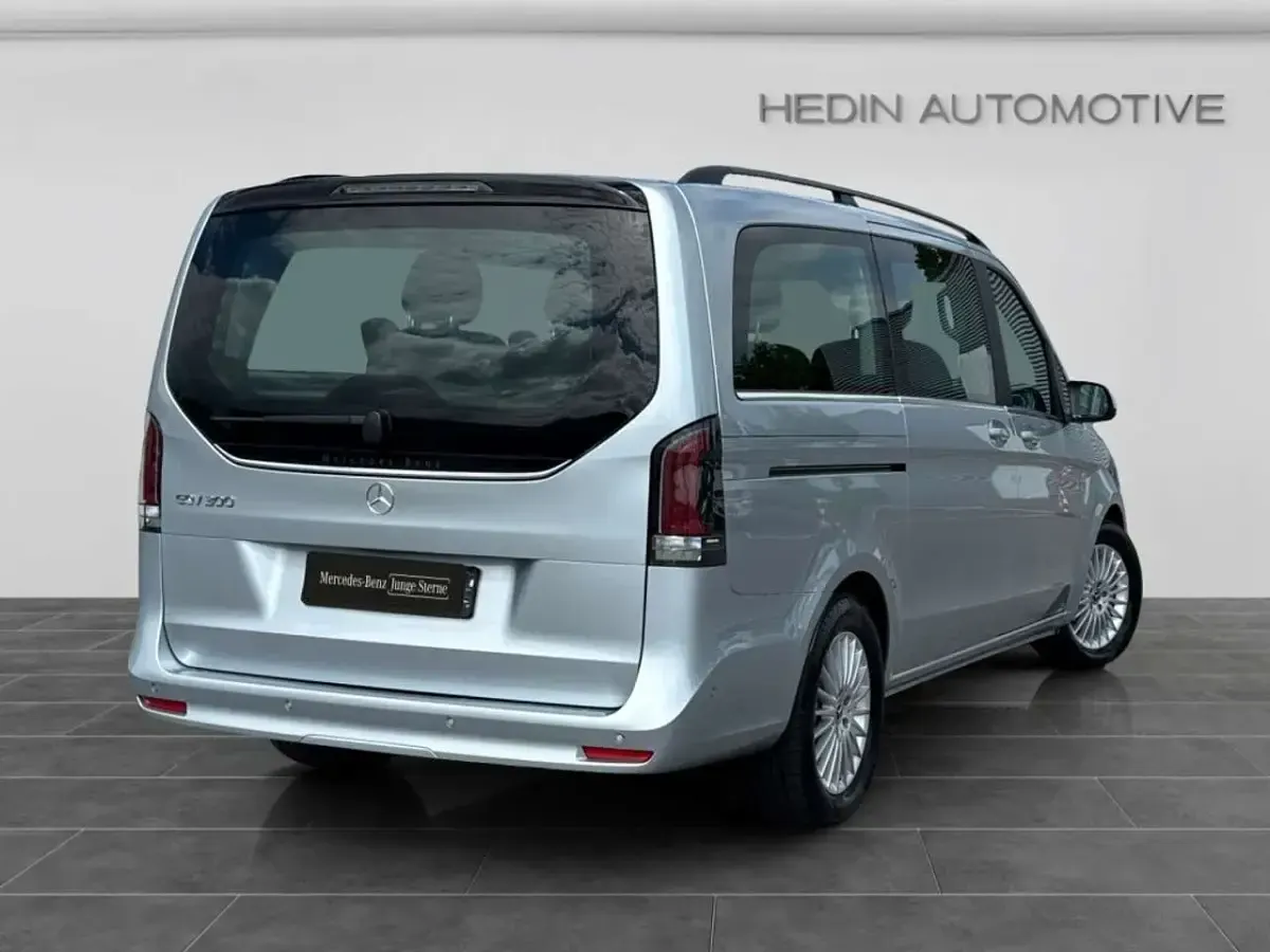 Gebraucht Mercedes EQV300 Avantgarde 150 kW (204 PS) 2024 Silber Van / Kleinbus