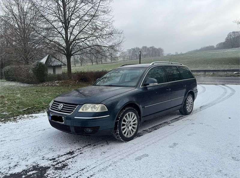 Blau Gebraucht 2005 VW Passat Highline Kombi | 2.650 € (Teuer) - Bild 1/4