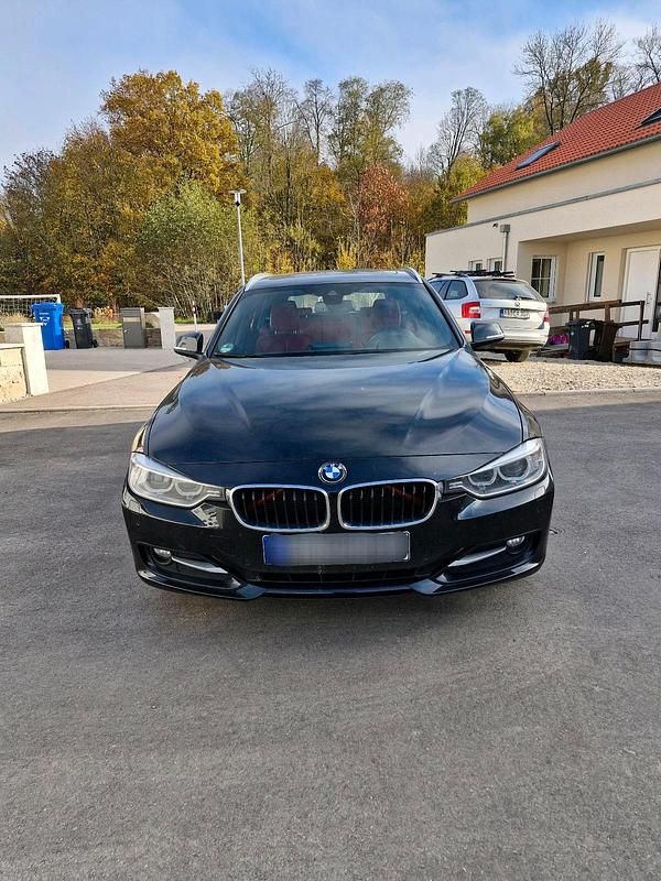 Schwarz Gebraucht 2013 BMW 320 Sport Line Kombi | 9.600 € (Fairer Preis) - Bild 1/4