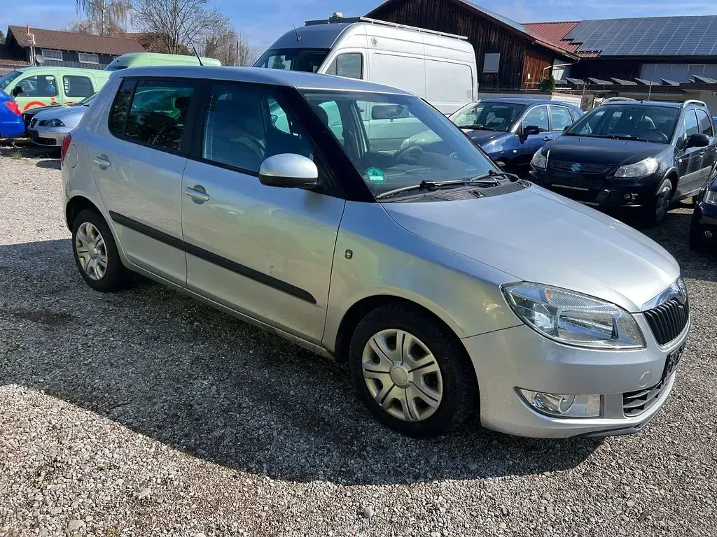 Gebraucht Skoda Fabia Ambiente 86 PS (63 kW) 2010 Silber Limousine