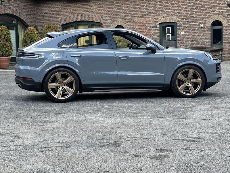 Grau Gebraucht 2025 Porsche Cayenne SUV | 117.790 € - Bild 1/4