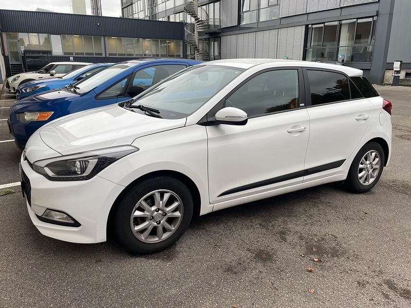 Weiß Gebraucht 2017 Hyundai i20 Passion Kleinwagen | 8.500 € (Guter Preis) - Bild 1/3