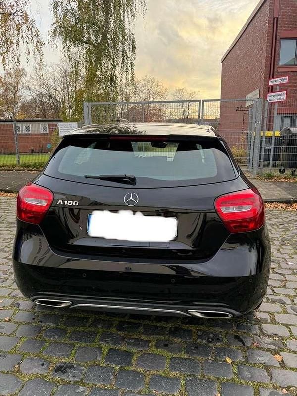 Schwarz Gebraucht 2017 Mercedes A180 Kleinwagen | 12.499 € (Guter Preis) - Bild 1/4